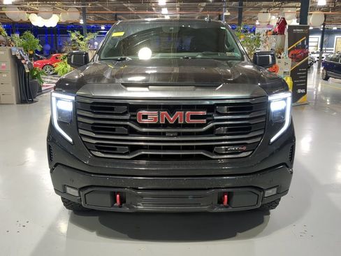 Used 2023 GMC Sierra 1500 AT4 w/ AT4 Premium Package AWD/4WD image 3