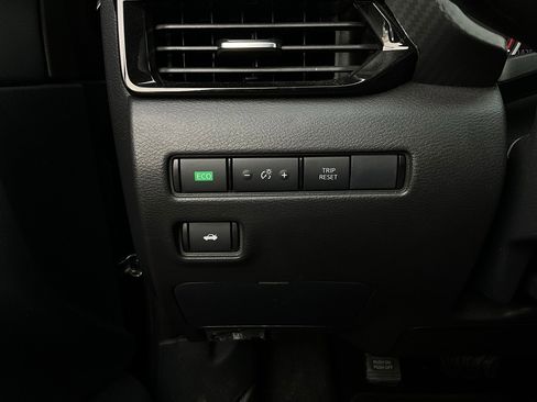 Used 2025 Nissan Sentra SV image 21