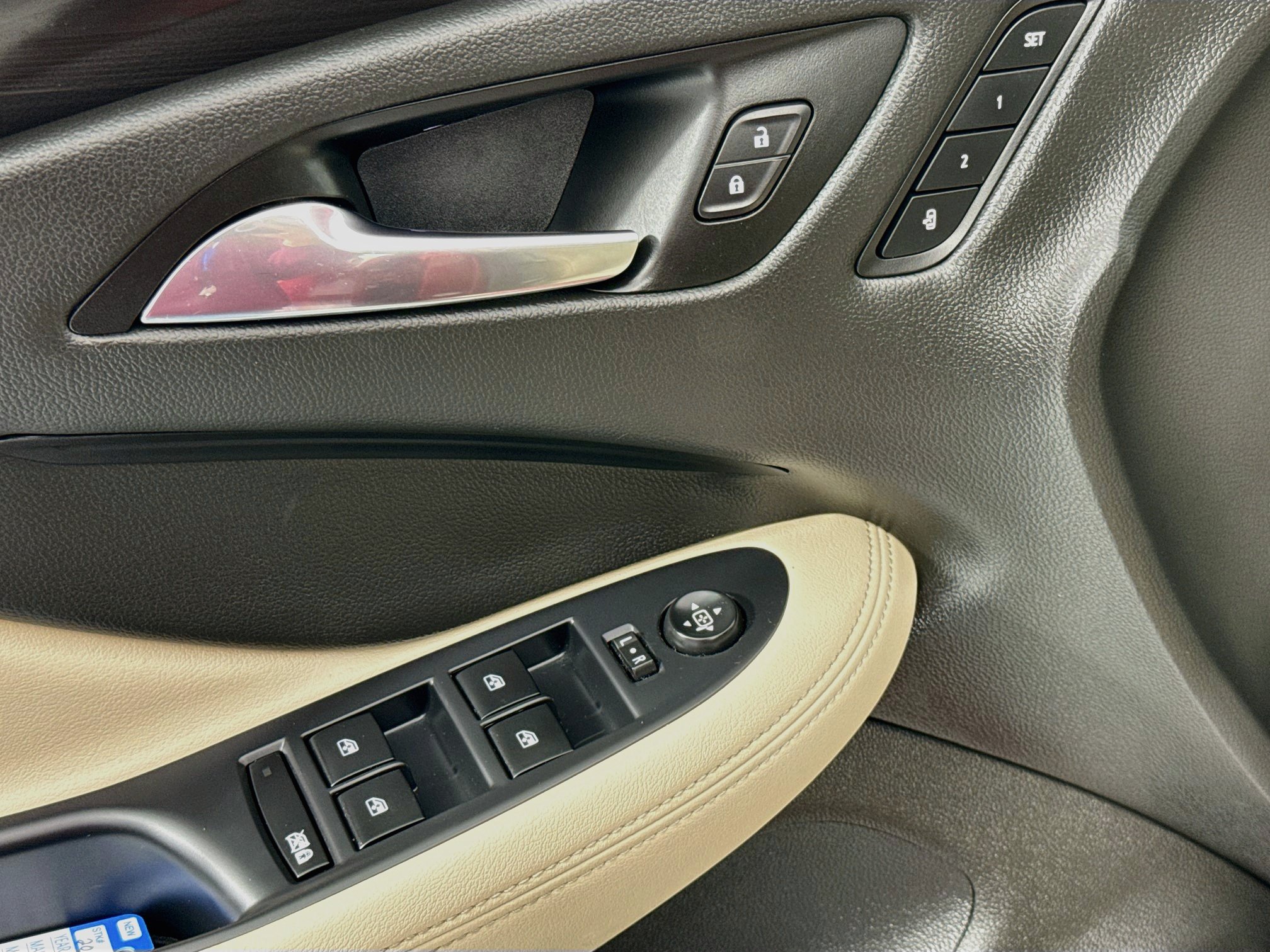 Certified 2020 Buick Envision Essence AWD/4WD image 18