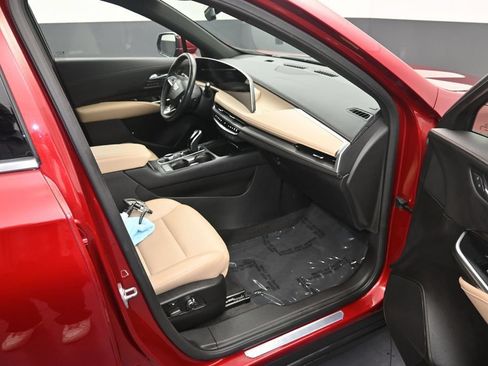 Used 2025 Cadillac XT4 Premium Luxury FWD image 10