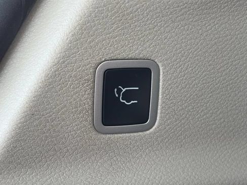 Used 2022 Chrysler Voyager LX FWD image 45