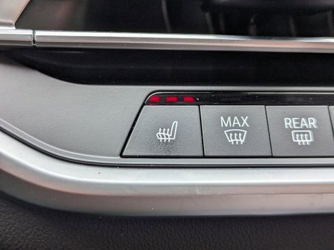 Used 2022 BMW X7 xDrive40i w/ Premium Package image 33