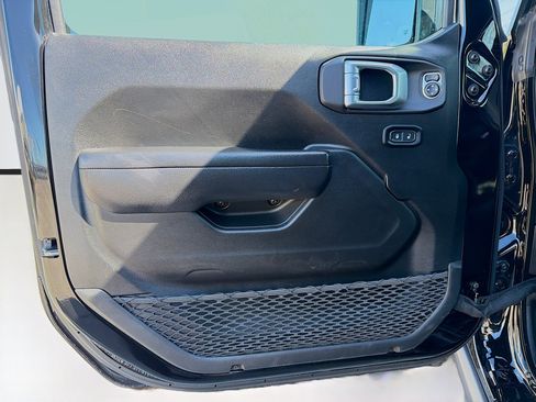 Used 2023 Jeep Wrangler Unlimited Rubicon w/ Cold Weather Group image 21