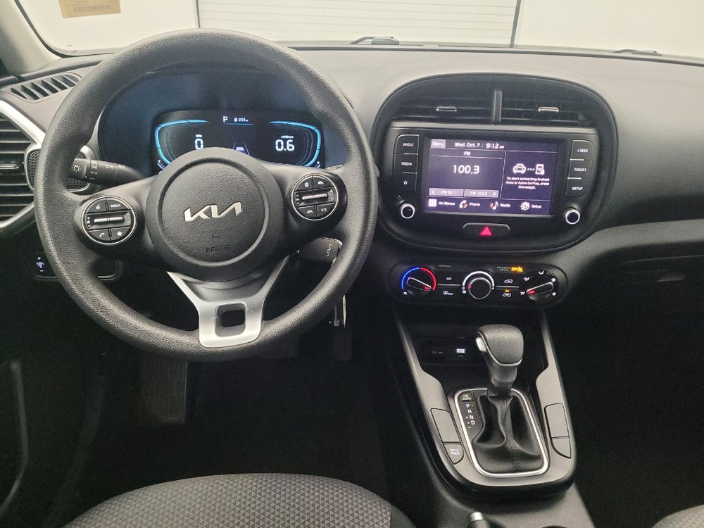 Used 2025 Kia Soul LX w/ LX Technology Package FWD image 22
