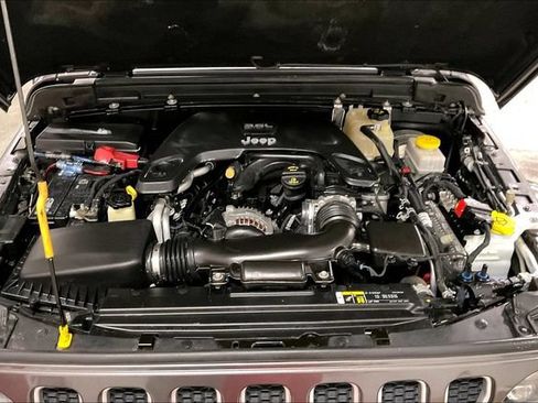 Used 2018 Jeep Wrangler Unlimited Sahara AWD/4WD image 11