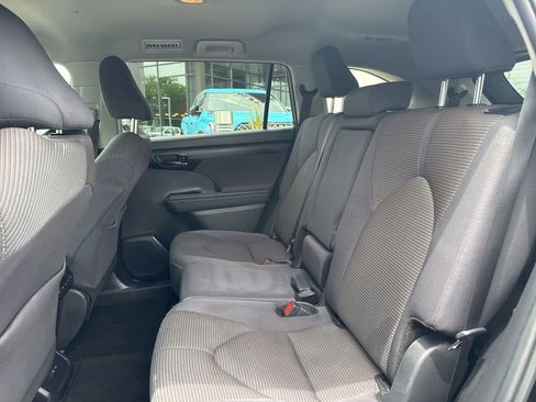 Certified 2025 Toyota Highlander LE FWD image 16