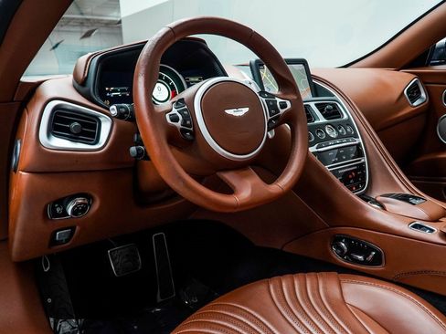 Used 2019 Aston Martin DB11 Volante image 21