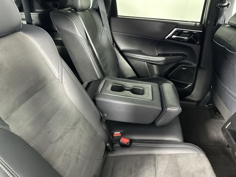 Used 2025 Mitsubishi Outlander SE FWD image 26