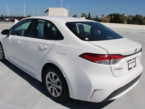Certified 2022 Toyota Corolla LE FWD image 5