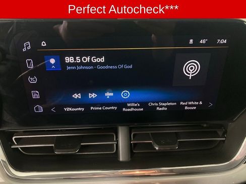 Used 2025 Chevrolet Trax LT w/ Driver Confidence Package image 4