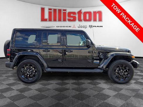 Used 2022 Jeep Wrangler Unlimited Sahara w/ Cold Weather Group AWD/4WD image 7