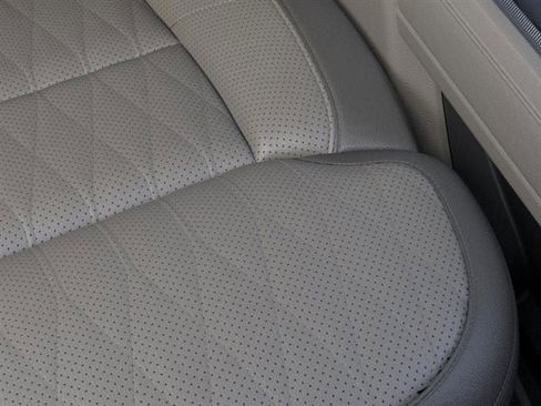 New 2026 Ford F450 Platinum w/ Platinum Plus Package image 82