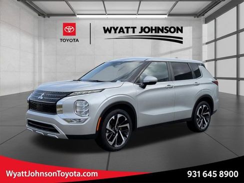 Used 2024 Mitsubishi Outlander SE image 1