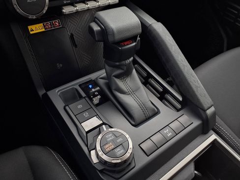 Used 2025 Toyota Tacoma TRD Off-Road w/ TRD Off Road Upgrade Package image 38