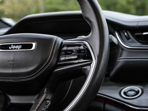 Used 2021 Jeep Grand Cherokee L Overland w/ Luxury Tech Group IV image 17