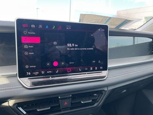 Used 2025 Volkswagen Tiguan SE image 14