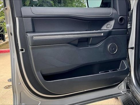 Used 2024 Ford Expedition XLT RWD image 22