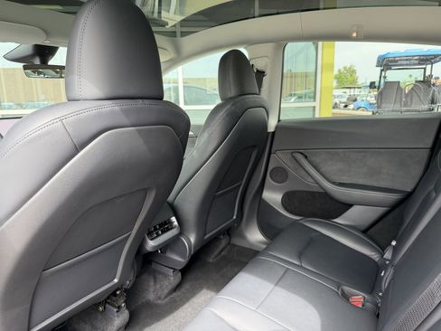 Used 2025 Tesla Model Y Long Range RWD image 37