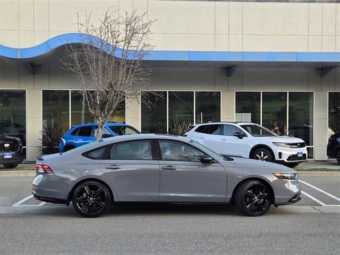 Used 2023 Honda Accord Sport image 3