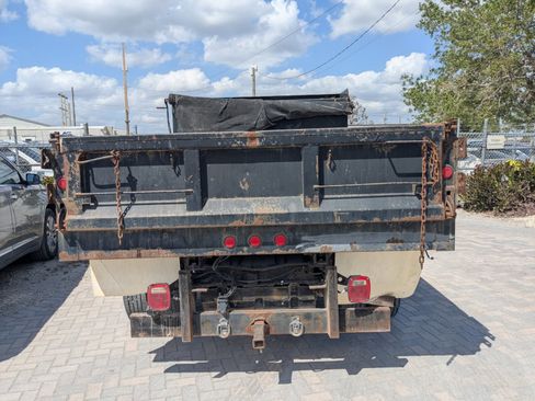 Used 2005 Ford F350 XL image 4