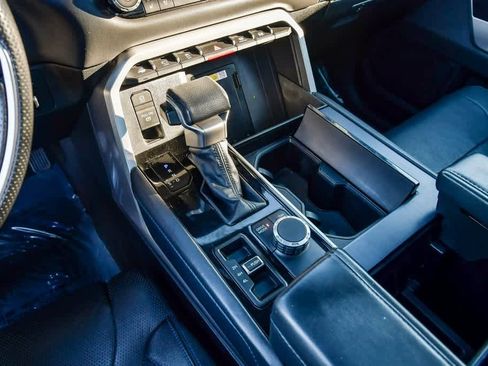 Used 2022 Toyota Tundra Platinum image 21