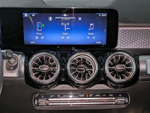 Used 2025 Mercedes-Benz GLB 250 image 14
