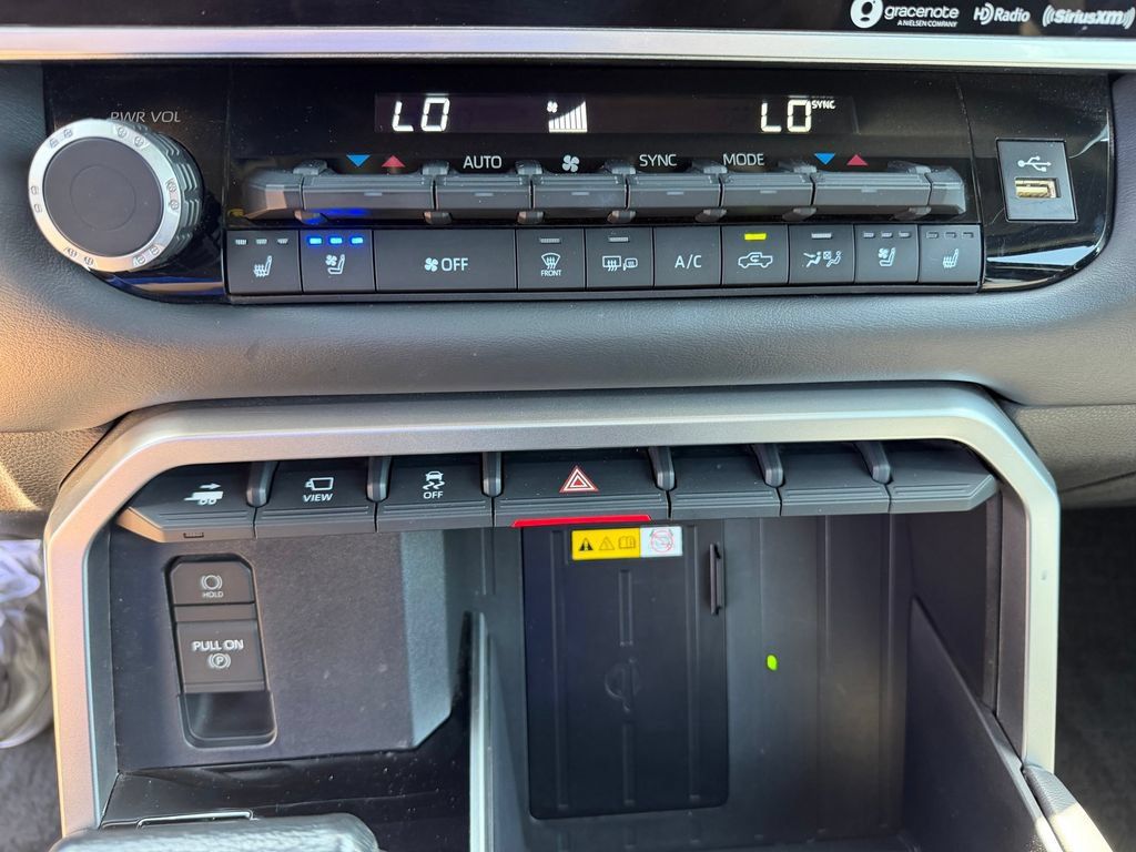 Used 2024 Toyota Tundra Platinum AWD/4WD image 14