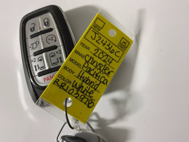 Used 2024 Chrysler Pacifica Limited FWD image 40