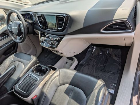 Used 2022 Chrysler Pacifica Touring-L FWD image 30
