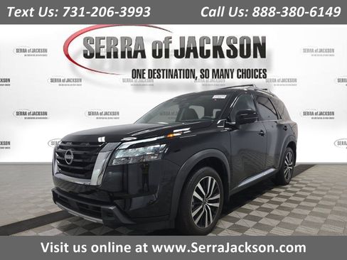 Used 2025 Nissan Pathfinder Platinum w/ Cargo Package image 1
