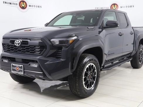 Used 2025 Toyota Tacoma TRD Off-Road image 5