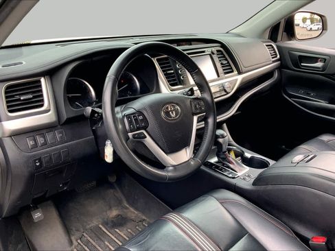 Used 2019 Toyota Highlander SE AWD/4WD image 18