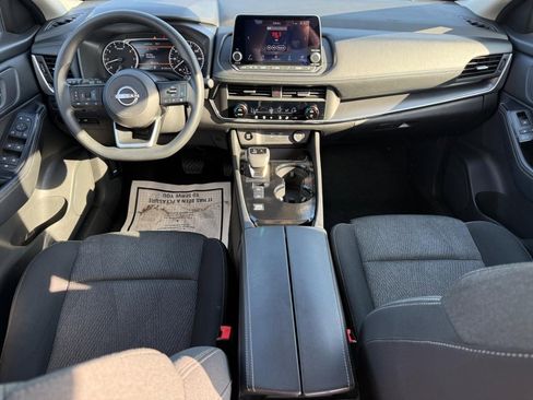 Used 2024 Nissan Rogue SV FWD image 11