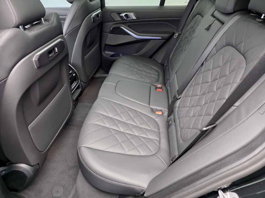 Used 2024 BMW X5 xDrive40i w/ M Sport Package AWD/4WD image 14