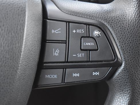 Used 2024 Toyota Sienna LE image 9