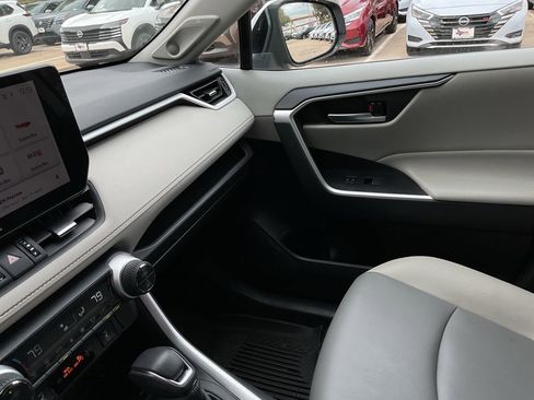Used 2023 Toyota RAV4 XLE Premium image 39