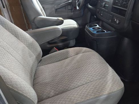 Used 2017 Chevrolet Express 3500 image 7