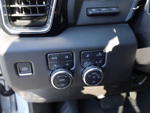 Used 2025 GMC Sierra 2500 Denali w/ Technology Package image 24