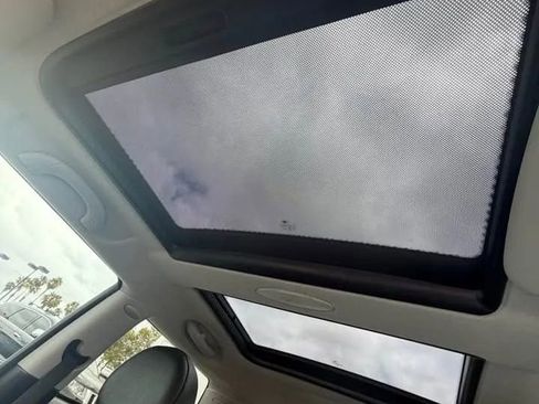 Used 2010 MINI Cooper Hardtop FWD image 2