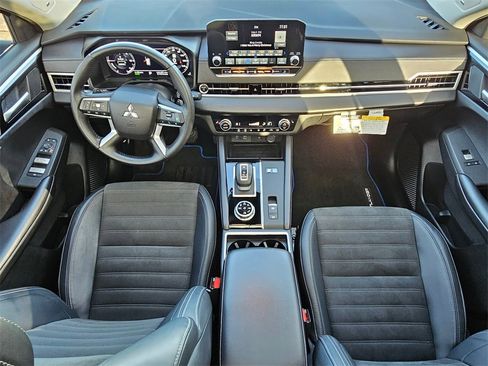 Used 2023 Mitsubishi Outlander SE image 15