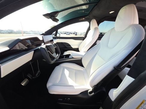 Used 2022 Tesla Model X Plaid image 7