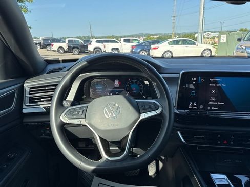 Used 2024 Volkswagen Atlas Cross Sport SE AWD/4WD image 18