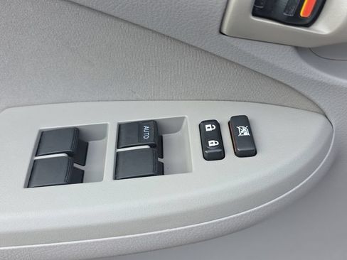 Used 2013 Toyota Corolla L FWD image 17