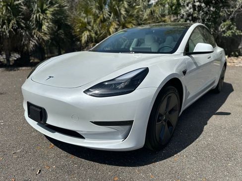 Used 2023 Tesla Model 3 Standard Range image 1