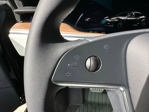 Used 2022 Tesla Model S image 16