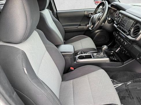 Certified 2022 Toyota Tacoma TRD Off-Road image 19