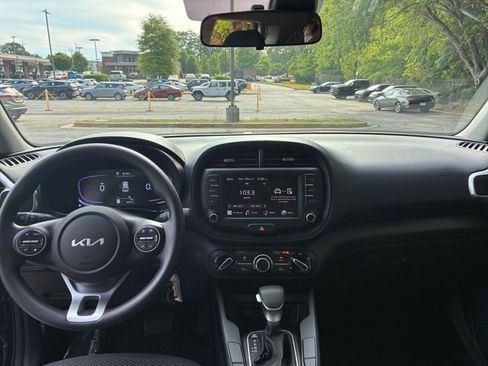 Used 2025 Kia Soul LX w/ LX Technology Package FWD image 33
