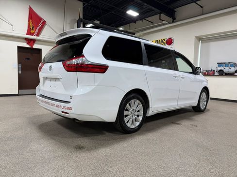 Used 2015 Toyota Sienna LE AWD/4WD image 5