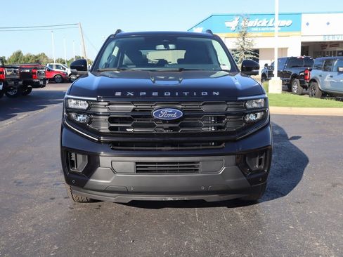 New 2025 Ford Expedition Active image 9