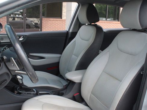 Used 2022 Hyundai Ioniq Limited FWD image 14